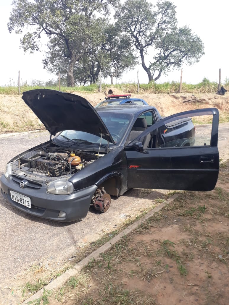 Equipes da Ronda Escolar localizam Pick Up Corsa no Cidade Nova I