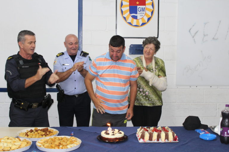 Amigo da Guarda Municipal ganha festa de aniversário ...